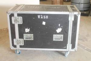 lot 111 image: ROADIE CASE ON CASTERS 47X23X34