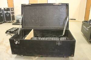 lot 121 image: ROADIE CASE ON CASTERS CONTENTS NOT INCLUDED 62X32X27