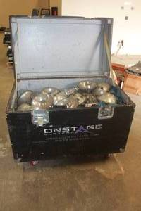 lot 122 image: GENEROUS AMOUNT OF GE AIRCRAFT LIGHTING IN ON STAGE ROADIE CASE ON CASTERS&nbsp