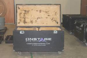 lot 124 image: ON STAGE ROADIE CASE ON CASTERS 4FTX24.5X28