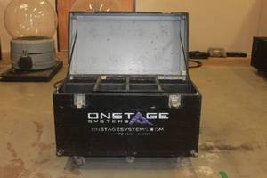 lot 135 image: ONSTAGE ROADIE CASE ON CASTERS CONTENTS NOT INCLUDED 44X24X32