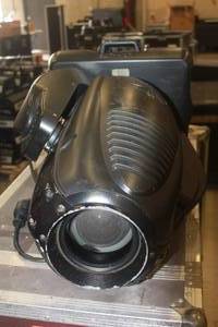 lot 73 image: VARI-LITE MOVING SPOT LIGHT IN ROADIE CASE ON CASTERS