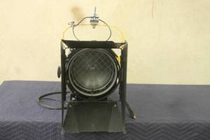 lot 31 image: DESISTI LEONARDO LIGHTING MODEL 320&nbsp