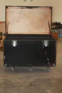 lot 157 image: ON STAGE ROADIE CASE ON CASTERS 39X24X31
