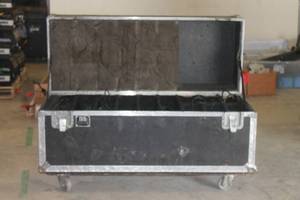 lot 175 image: KEAL ROADIE CASE ON CASTERS 51X20X29 CONTENTS NOT INCLUDED