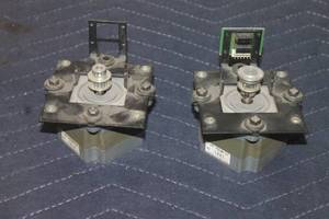 lot 194 image: 2 JAPN SERVO TYPE KT60JM1-003 STEPPING MOTORS