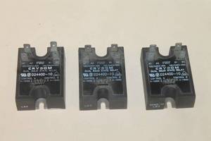 lot 197 image: 3 CRYDOM DUAL SOLID STATE RELAYS