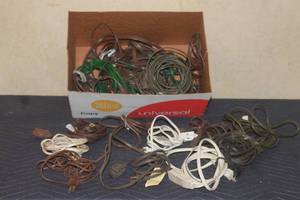 lot 199 image: GENEROUA AMOUNT OF EXTENTION CORDS&nbsp