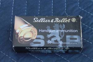 lot 16 image: SELLIER & BELLOT HANDGUN 50 CATRIDGE AMMUNITION FMJ 9MM BROWNING COURT 380 AUTO