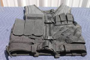 lot 33 image: TACTICAL VEST