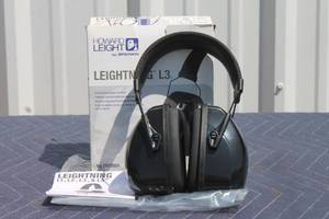 lot 39 image: HOWARD LEIGHT BY SPERIAN LEIGHTNING L3 HEARING PROTECTION EARMUFFS 1010924