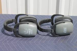 lot 40 image: HOWARD LEIGHT THUNDER 29 & SAFETY SUPPLY AMERICA HEARING PROTECTION EARMUFFS