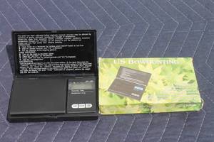 lot 44 image: COFFEY US BOWHUNTING POCKET GRAIN SCALE US-100 ,IN ORIGINAL BOX