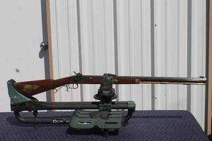 lot 46 image: THOMAS CENTER ARMS HAWKEN .50 CAL MUZZLE LOAD RIFLE ,SN 447251