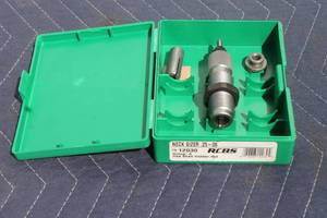 lot 50 image: RCBS NECK SIZER  .25 - 06 WITH STORAGE CASE , 12030
