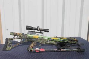 lot 61 image: CARBON EXPRESS CX COVERT SLS 20260 CROSSBOW WITH SCOPE & 3- MAXIMA  ARROWS