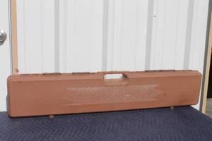 lot 62 image: GUN AUGER RIFLE CASE ,4FT LONG