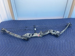 lot 9 image: PSE ARCHERY SPYDER TORCH COMPOUND BOW