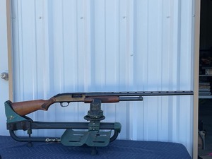 lot 6 image: MOSSBERG 500A PUMP ACTION 12 GAUGE  SHOTGUN , SN J488240