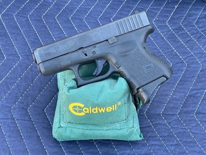 lot 11 image: GLOCK 27 AUSTRIA .40 , SN  NRM444