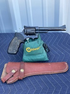 lot 21 image: STURM,RUGER & COMPANY SECURITY - SIX .357 MAGNUM THE PACHMAYR  THE GRIPPER SN 159-65930