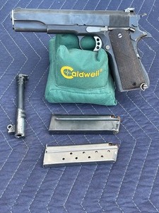 lot 25 image: GABILONDO Y CIA 9MM 38 PISTOL  LLAMA  EXTRA  WITH 2 -GUN MAGGAZINES WITH CATRIDGE AMMUNITION & INTERCHANGEABLE BARREL  SEE PICS