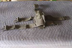lot 162 image: TACTICAL LED THIGH PISTOL HOLSTER