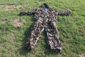 lot 164 image: CABELAS 2PC GHILLIE SUIT SIZE XL