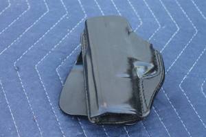 lot 72 image: GALCO INTERNATIONAL  LEATHER HOLSTER CCP227B