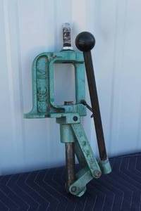 lot 81 image: RCBS RCIV ROCK CHUCKER RELOADING PRESS