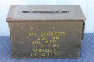 lot 89 image: VINTAGE US MILITARY AMMUNITION BOX