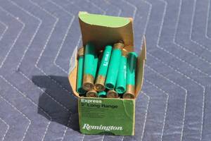 lot 122 image: LOT OF REMINGTON EXPRESS 3 LONG RANGE PLASTIC SHOTSHELLS ( 25 PLUS )