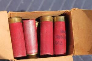 lot 129 image: LOT OF 12GA 7 12 FEDERAL DOVE SHOTGUN SHELLS  SEE PICS