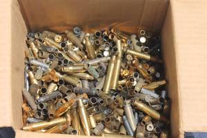 lot 135 image: GENEROUS AMOUNT OF MIXED BRAND SPENT BRASS PISTOLRIFLE CASINGS