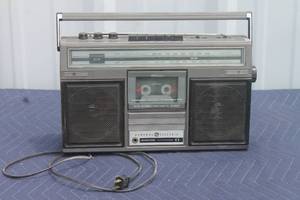 lot 5 image: VINTAGE GENERAL ELECTRIC AMFM STEREO RADIO CASSETTE RECORDER , 3-5258A&nbsp