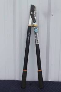 lot 17 image: FISKARS BYPASS&nbsp 28 LOOPER POWER LEVER&nbsp