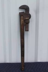 lot 18 image: CRAFTSMAN 24 PIPE WRENCH&nbsp