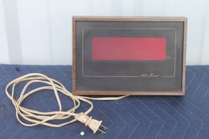 lot 26 image: VINTAGE SETH THOMAS 2616 ELECTRONIC LED DIGITAL WALL CLOCK&nbsp