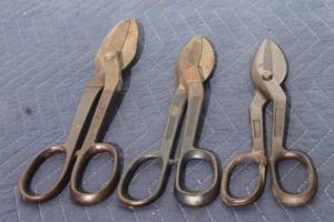 lot 31 image: TOTAL OF 3 ASSORTED BRAND&nbsp TIN SNIPS , 12,13 ,15&nbsp