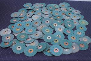 lot 34 image: GENEROUS AMOUNT OF 40 GRIT QUICK - CHANGE SANDING 3 DISCS&nbsp
