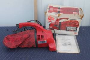 lot 36 image: ROYAL DIRT DEVIL MODEL 103 WITH MANUAL &amp ORIGINAL BOX&nbsp