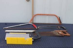 lot 39 image: TOTAL OF&nbsp 5&nbsp ASSORTED BRANDSIZE HAND SAWS WITH MITRE BOX AND EXTRA SAW BLADE  SEE PICS&nbsp