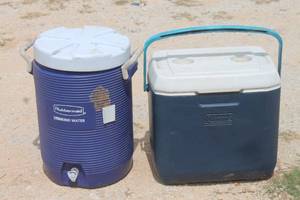 lot 40 image: RUBBERMAID 5-GALLON WATER JUG&nbsp COOLER &amp COLEMAN ICE CHEST COOLER&nbsp