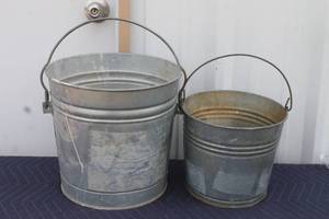 lot 41 image: TOTAL OF 2 GALVANIZED HANDLE&nbsp BUCKET PAILS , 12 12  X 13 DIAM&nbsp &amp 9 X 10 12 DIAM&nbsp