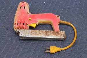 lot 57 image: ARROW ELECTRO-MATIC ET-50 STAPLE GUN TACKER&nbsp