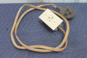 lot 64 image: DUAL - LEVEL CHARGE CORD  SEE PICS&nbsp