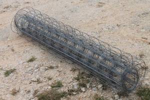 lot 65 image: ROLL OF WIRE FENCING 48 H&nbsp