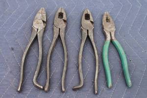 lot 69 image: TOTAL OF 4 LINEMANS COMBINATION PLIERS&nbsp