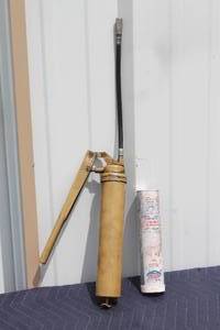 lot 70 image: GREASE GUN WITH LUCAS GREASE TUBE&nbsp