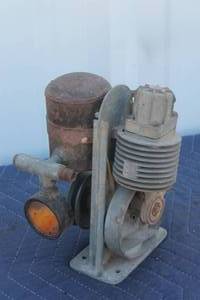 lot 94 image: VINTAGE HANDY JOE AIR COMPRESSOR BELT DRIVEN MINITURE , PART No. 2023466&nbsp